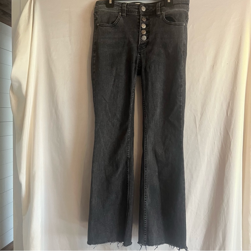 Free People We The Free buttonfly straightleg rawhem Hi-rise black Jeans size 26